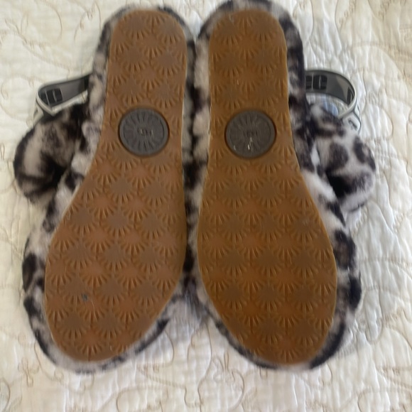 COPY - Like new Ugg slippers - Picture 2 of 4